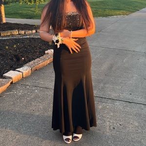 Vintage pearl embedded dress, mermaid fit flare out with subtly back drop!